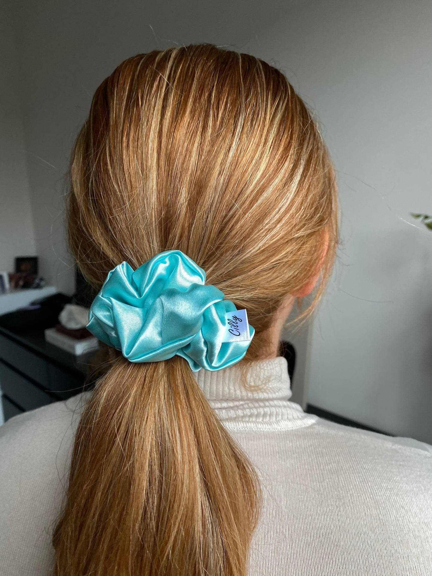 Satijnen scrunchie Bruin