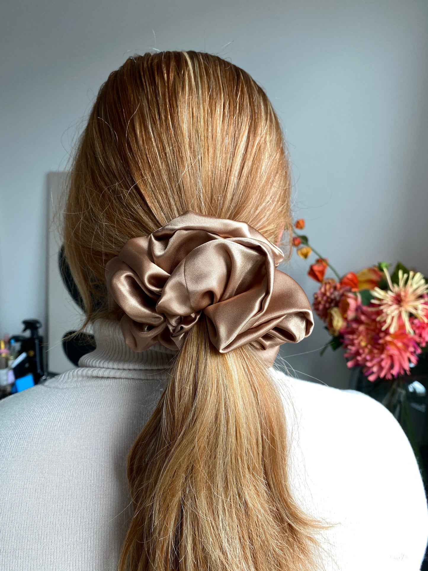 XL satijn scrunchie Taupe