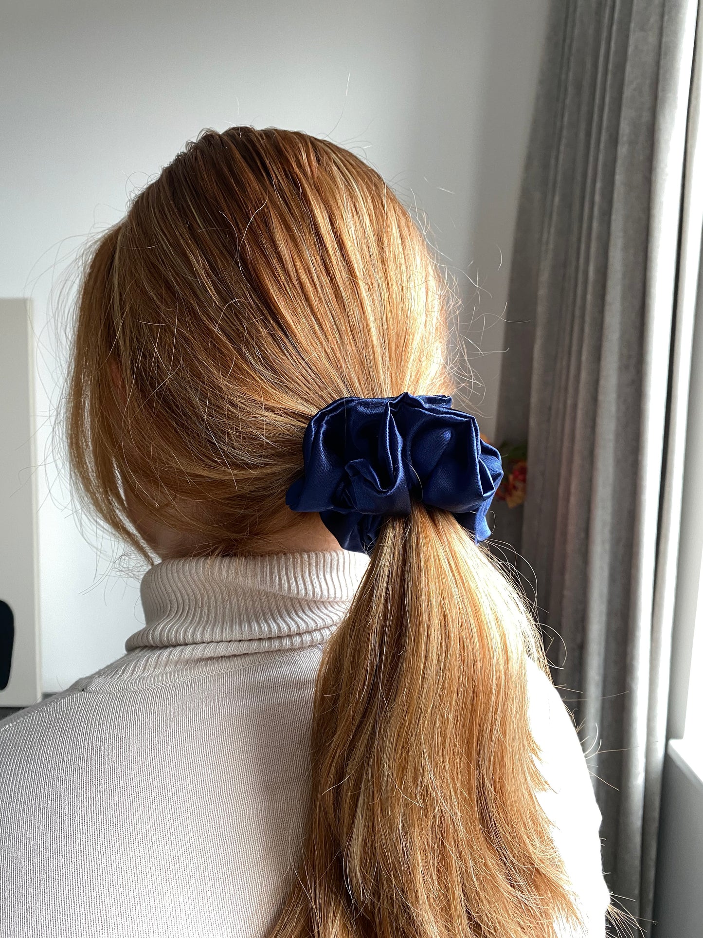 Satijnen scrunchie Bordeaux