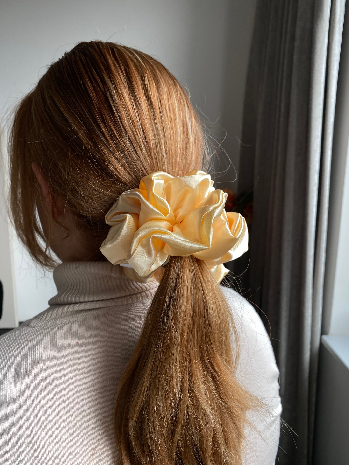 XL satijn scrunchie Champagne