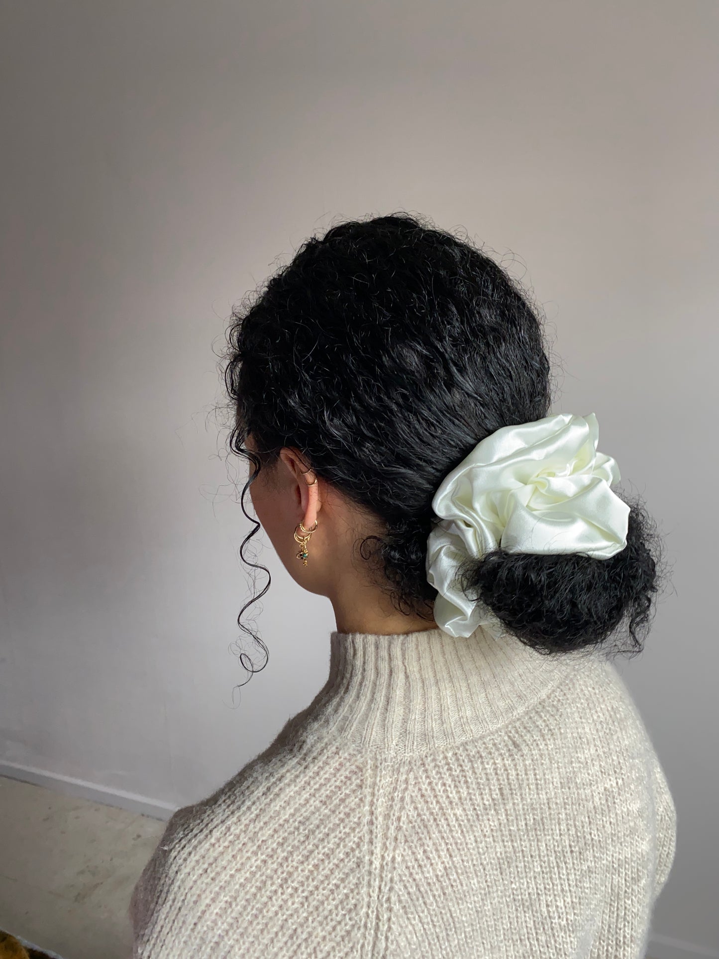 XL satijn scrunchie Off White