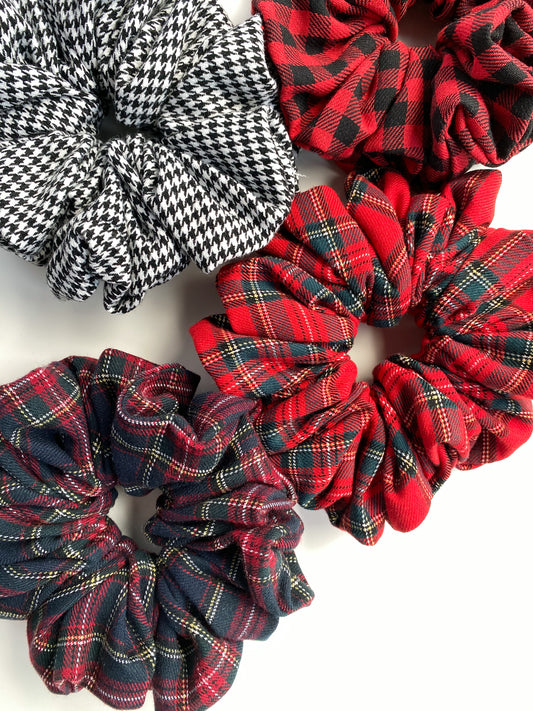 XL Navy schotse ruit scrunchie
