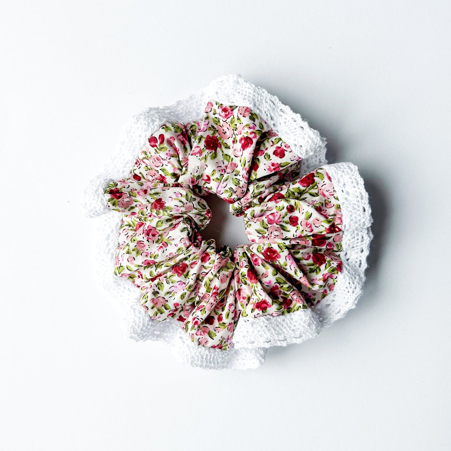 Broderie Fleur créme Scrunchie