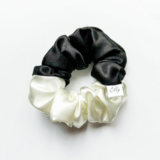 Satijnen scrunchie 2 kleurig zwart& wit