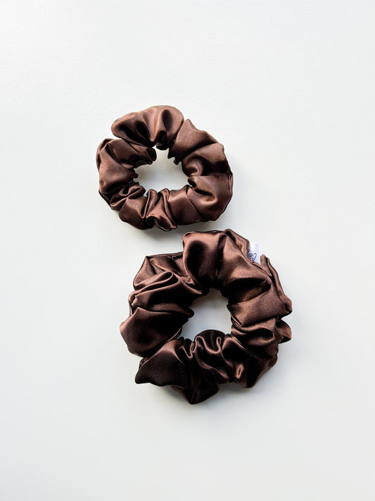 Satijnen scrunchie Bruin (Moeder & dochter setje)