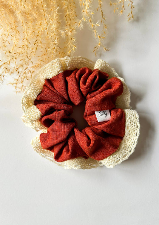 Broderie Lynn Brique Scrunchie