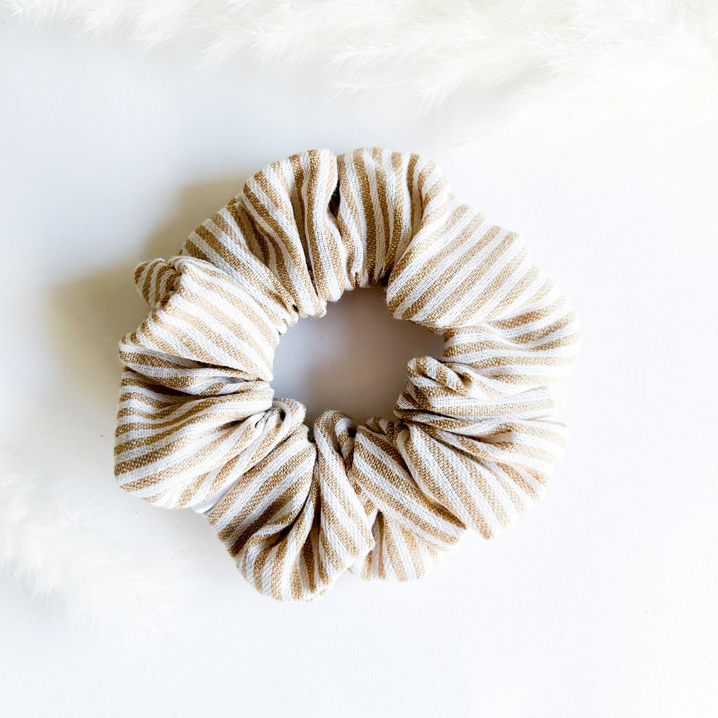 Gigi Scrunchie Beige Streep