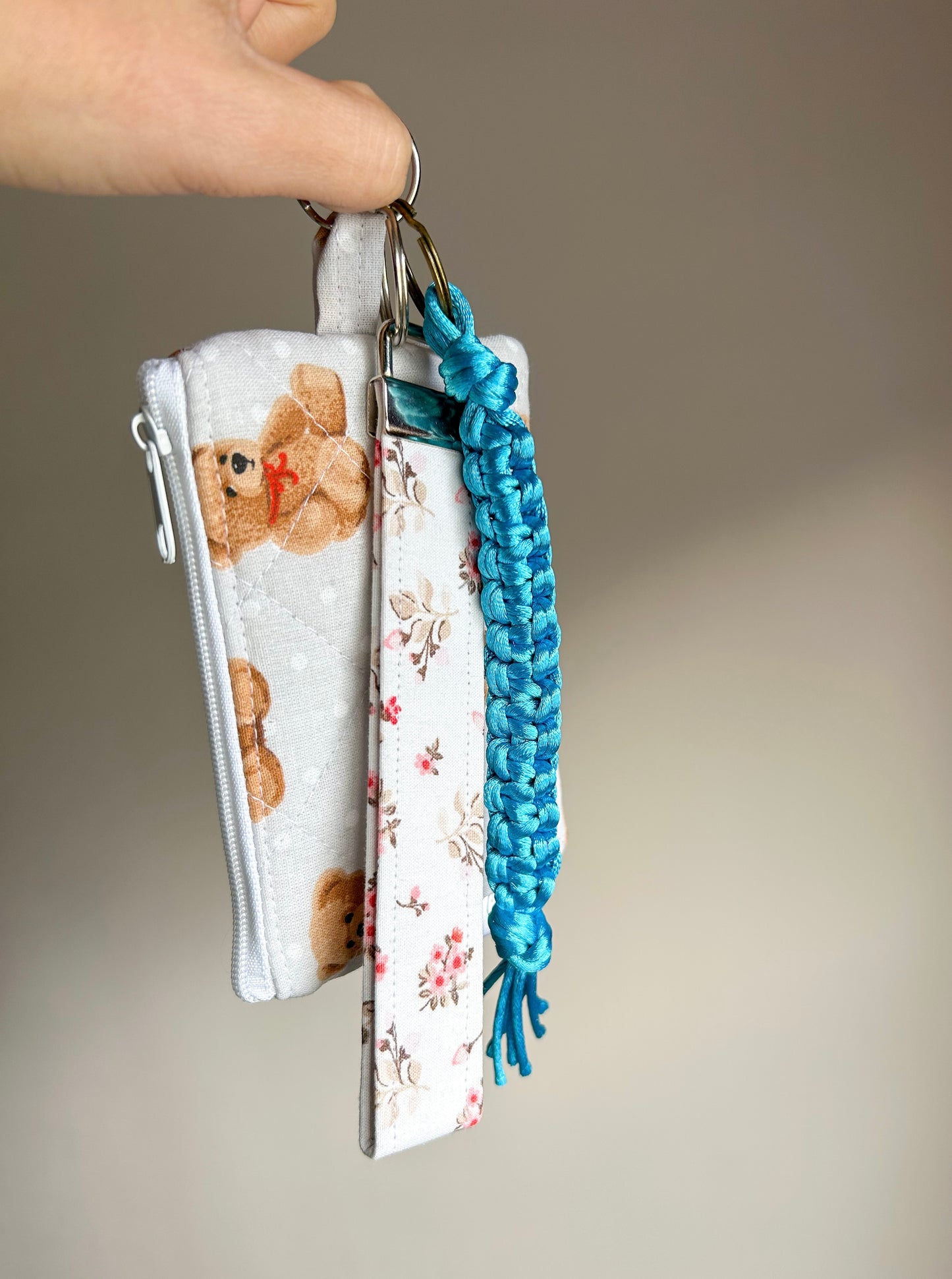 Satijnen bag charm/ Sleutelhanger