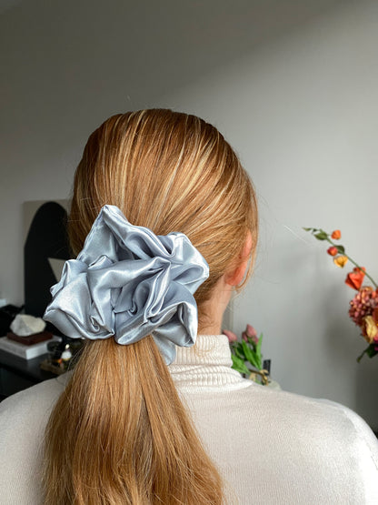 XL satijn scrunchie Zilver