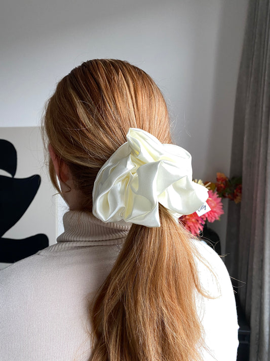 XL satijn scrunchie Off White