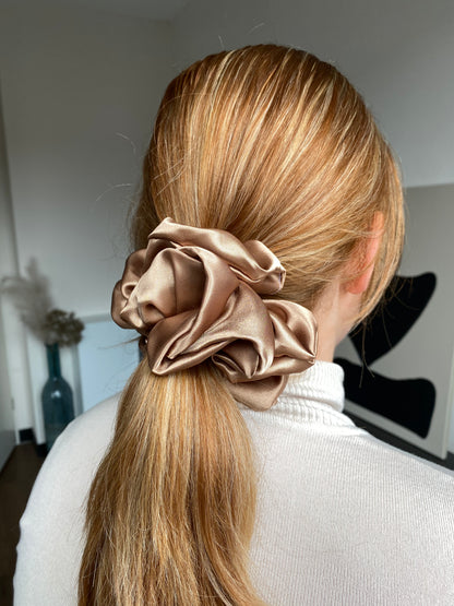 XL Satijnen scrunchie Zwart