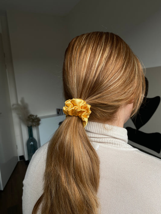 XS Satijnen scrunchie Goud