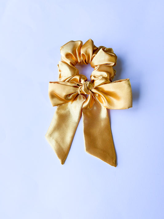Satijnen scrunchie met strik Goud