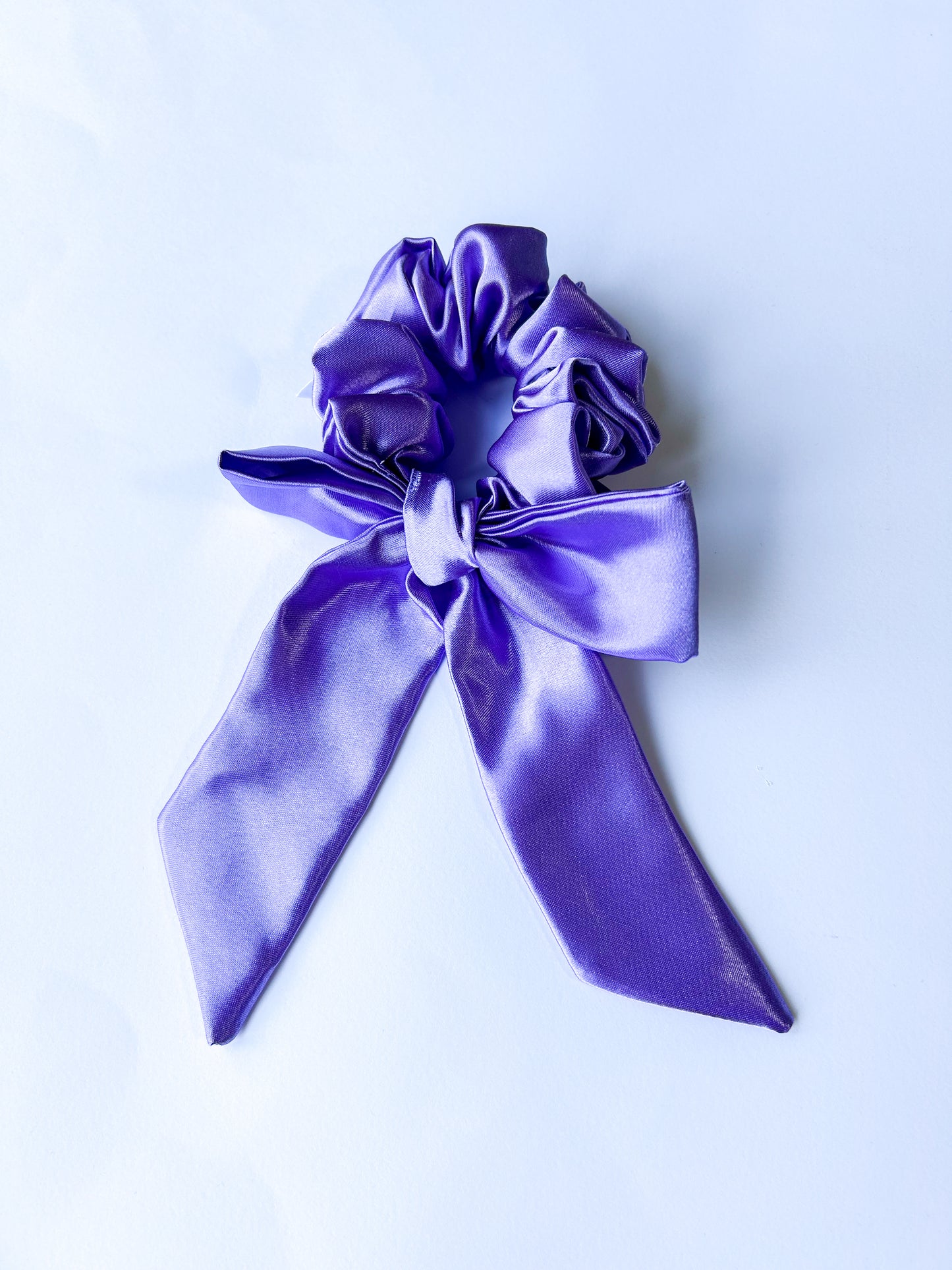 Satijnen scrunchie met strik Lila