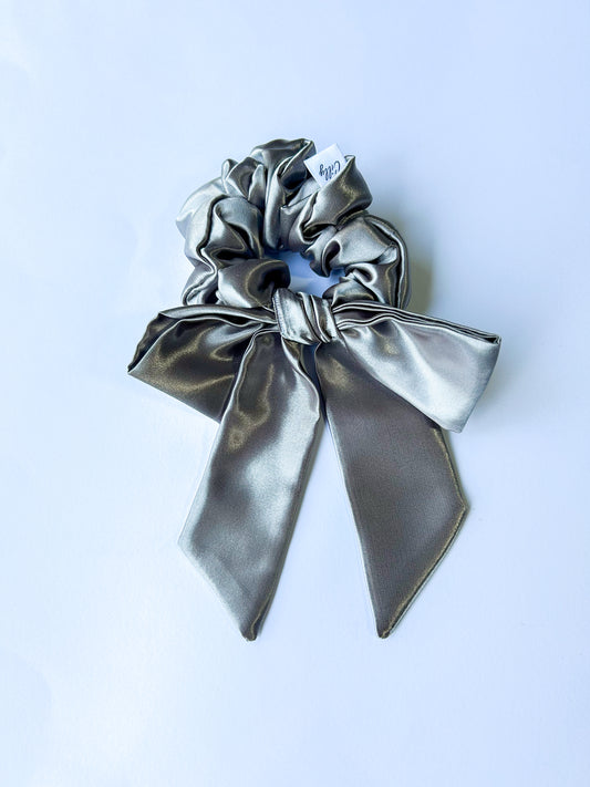 Satijnen scrunchie met Strik Oud grijs