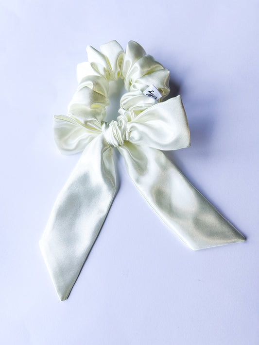 Satijnen scrunchie met strik Off white