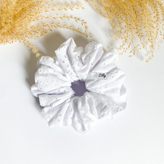 Broderie XL scrunchie