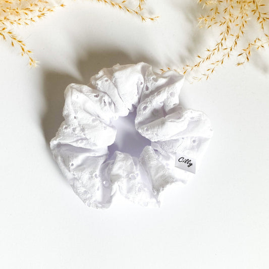 Broderie scrunchie