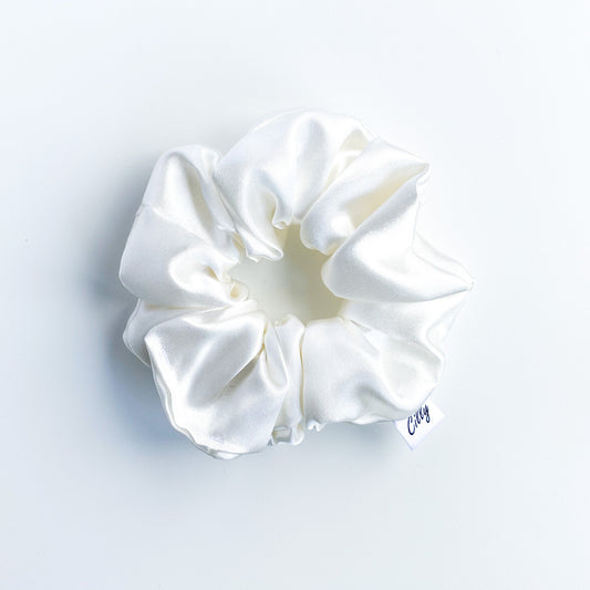 Satijnen scrunchie off white