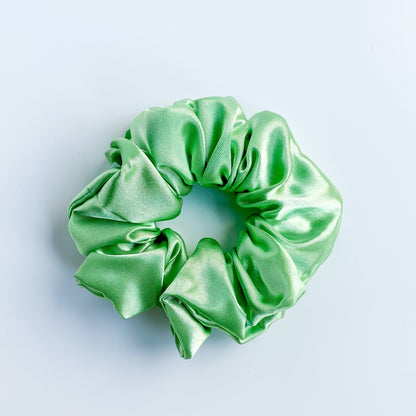 Satijnen scrunchie Licht Groen