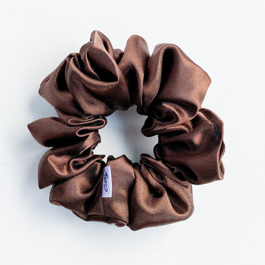 Satijnen scrunchie Bruin