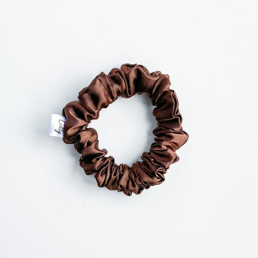 XS Satijnen scrunchie Bruin
