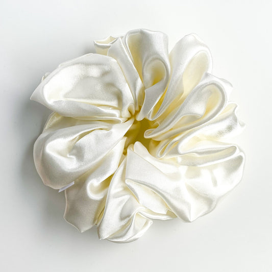 XL satijn scrunchie Off White