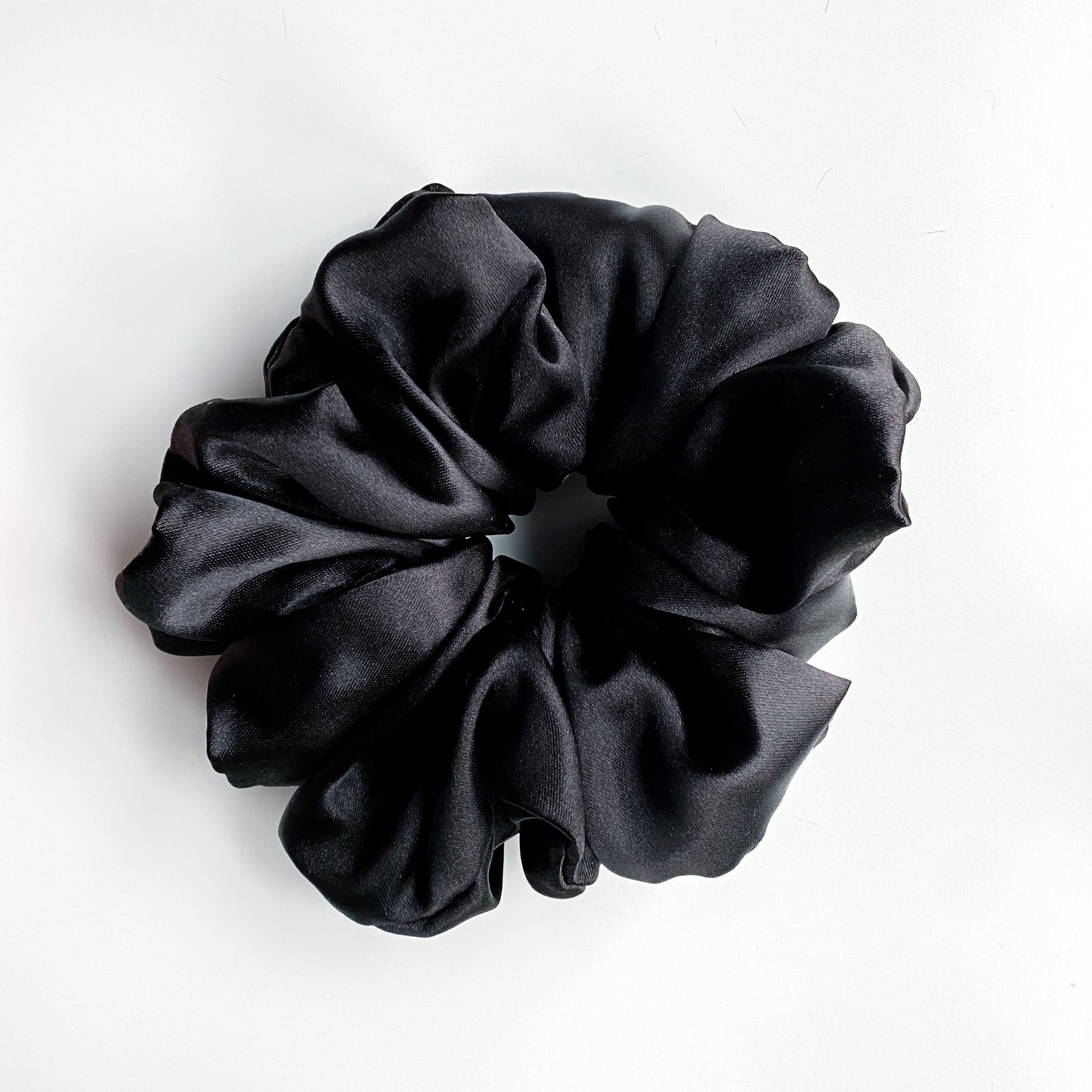 XL Satijnen scrunchie Zwart