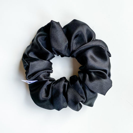 Satijnen scrunchie Zwart