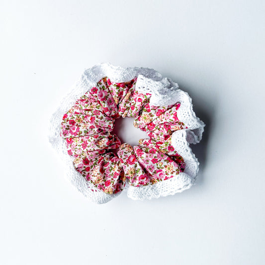 Broderie Fleur roze Scrunchie (kopie)