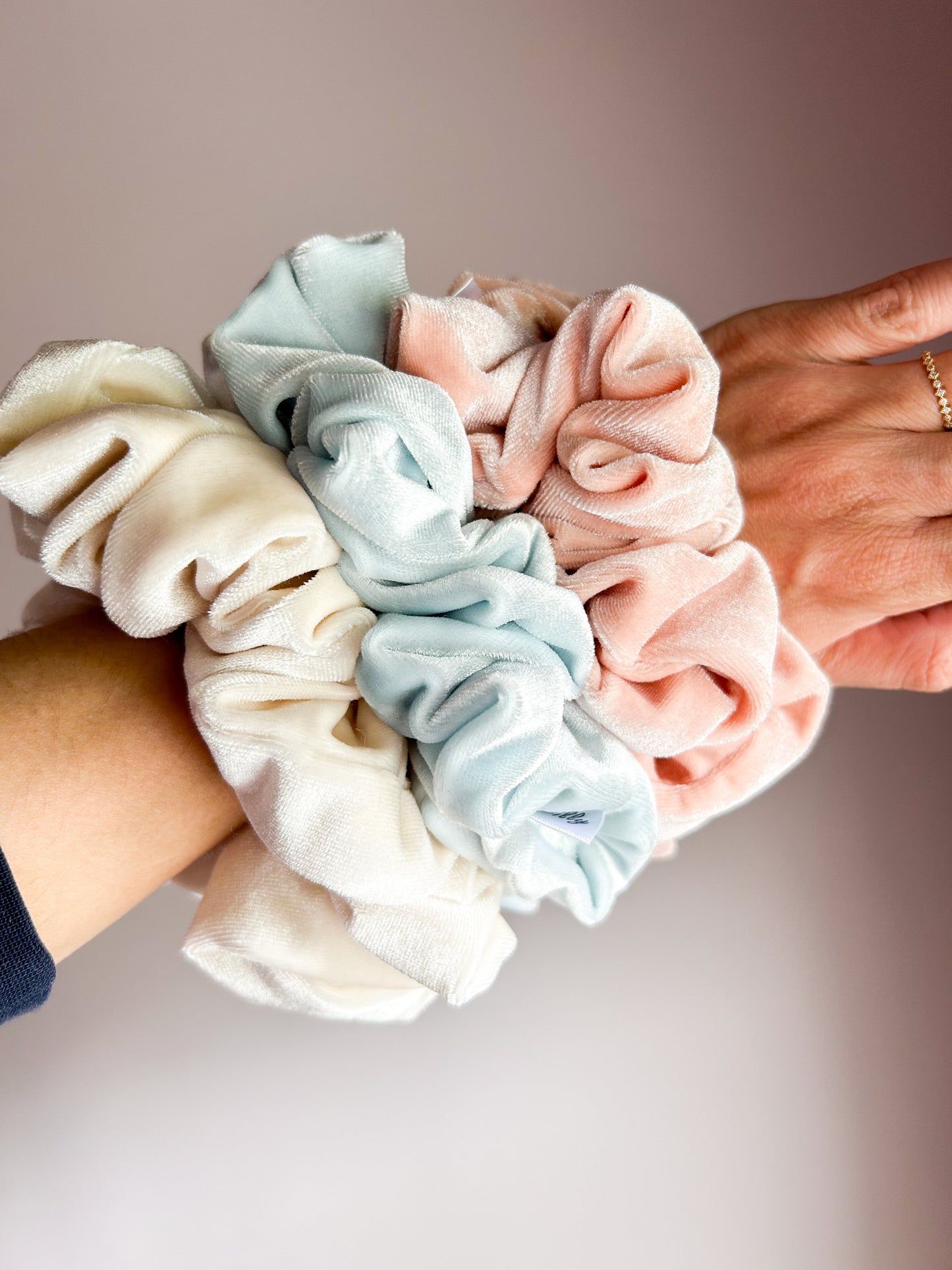 XL Violet scrunchie IJsblauw