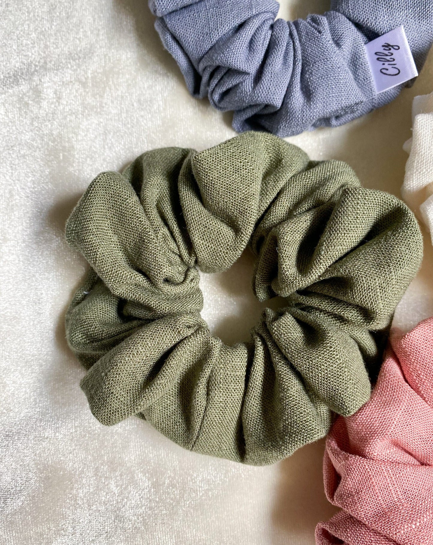 Lynn scrunchie Kaki groen