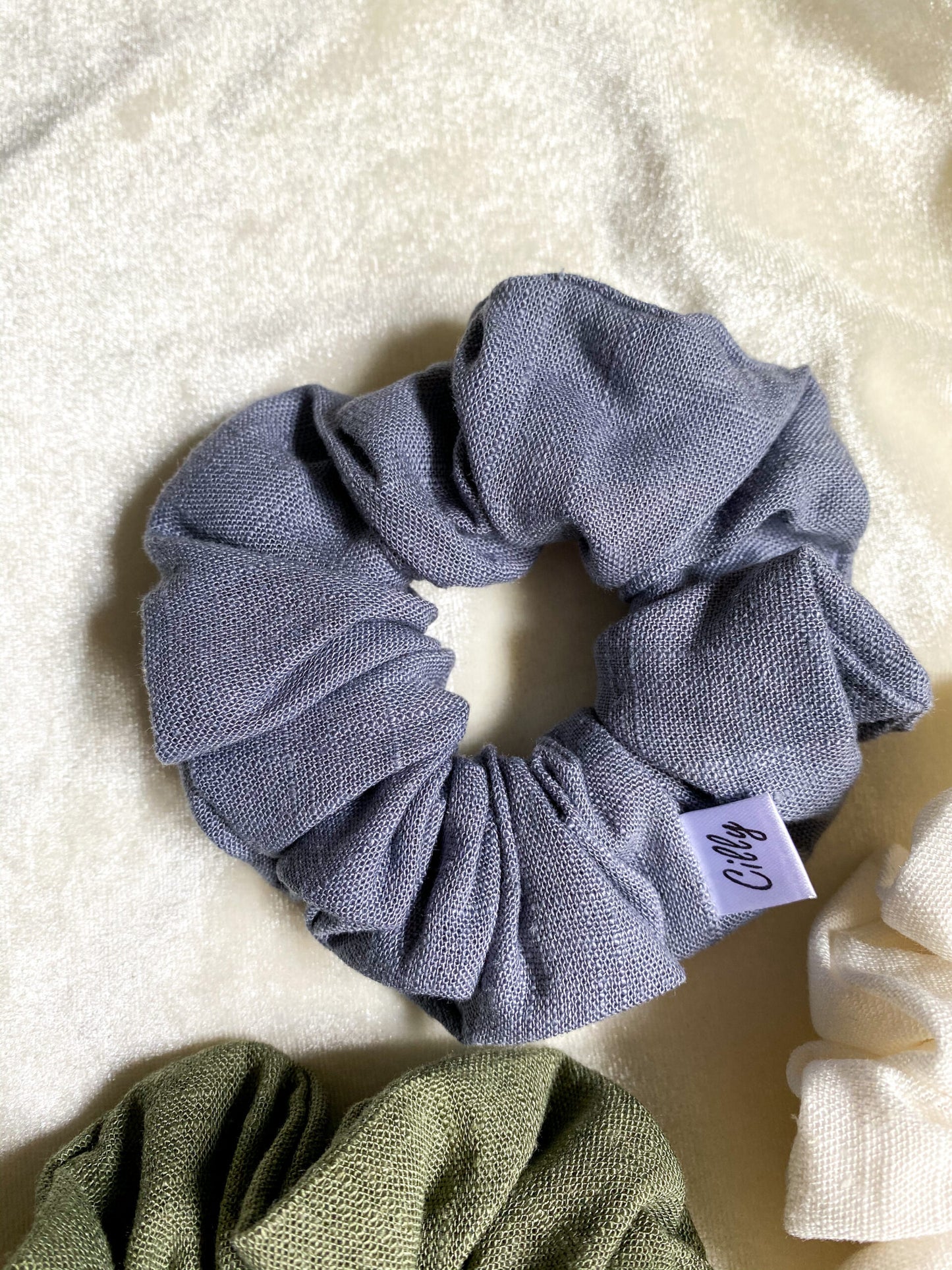 Lynn scrunchie Staalblauw