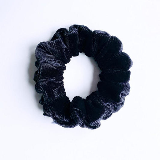 XS zwarte velvet scrunchie